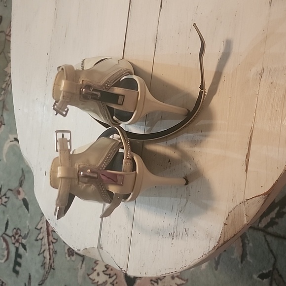 Tatum Pumps Size 5 Gianni Bini - Picture 11 of 11